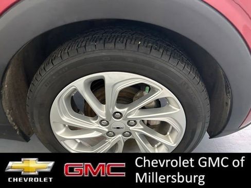 Used 2022 Chevrolet Bolt EUV LT w/ Comfort Package FWD image 9