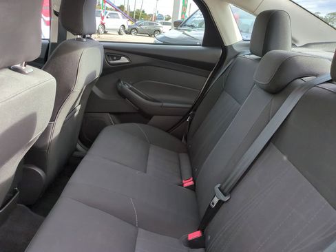 Used 2018 Ford Focus SE w/ SE Appearance Package image 13