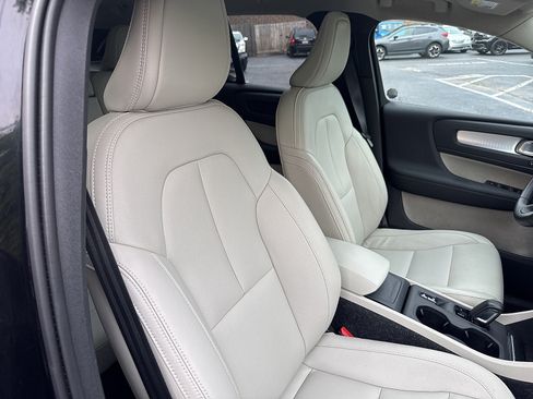 Used 2020 Volvo XC40 T5 Momentum w/ Protection Package Premier AWD/4WD image 38