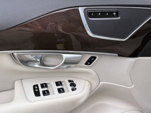 Used 2019 Volvo XC90 T6 Momentum w/ Advanced Package image 14