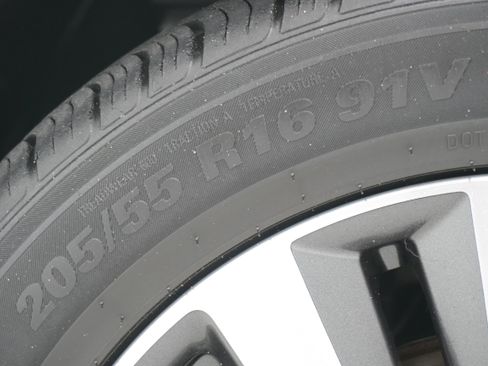 Used 2022 Nissan Versa SV image 20