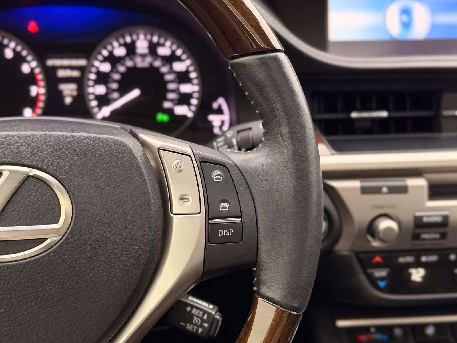 Used 2014 Lexus ES 350 w/ Luxury Package FWD image 35