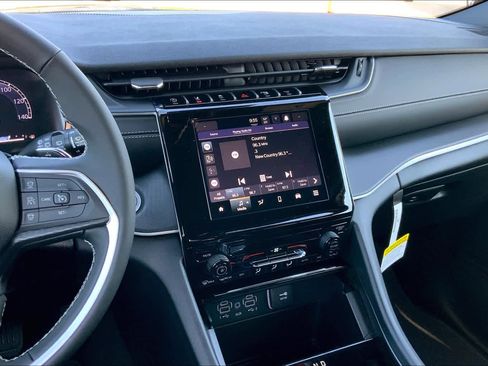 New 2025 Jeep Grand Cherokee Laredo X image 6