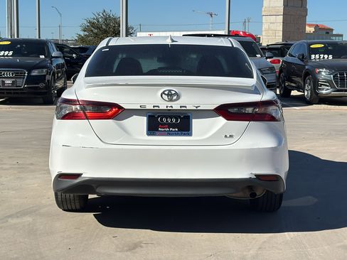 Used 2021 Toyota Camry LE image 2
