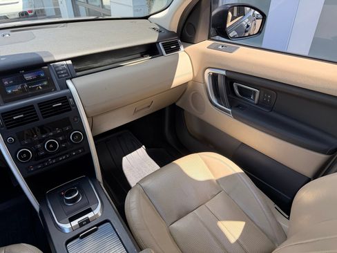 Used 2017 Land Rover Discovery Sport HSE AWD/4WD image 7
