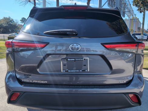 Used 2023 Toyota Highlander XLE image 9