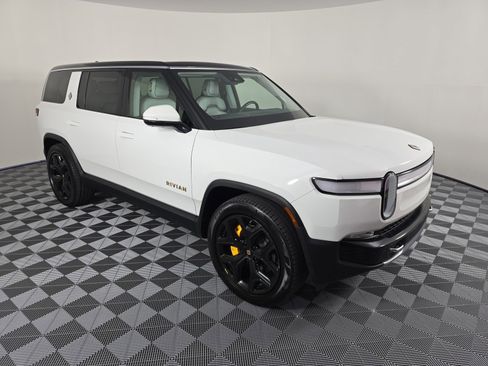 Used 2023 Rivian R1S Adventure image 7