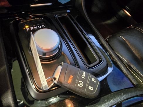 Used 2019 Chrysler 300 S image 21