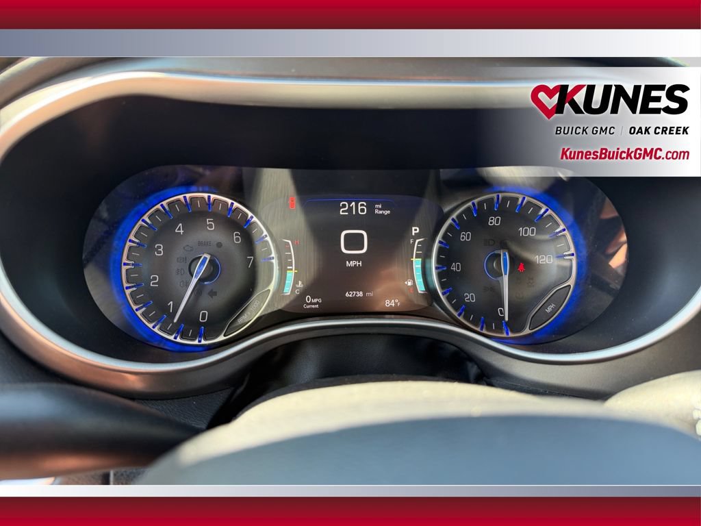 Used 2024 Chrysler Pacifica Touring-L FWD image 14