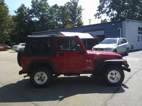Used 2005 Jeep Wrangler X w/ Tire & Wheel Group (Ecco) AWD/4WD image 4