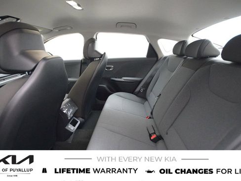 New 2025 Kia K4 LXS image 12