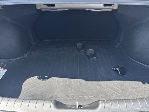 Used 2023 Hyundai Elantra SEL w/ Cargo Package FWD image 9