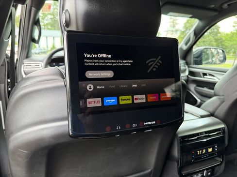 Certified 2025 Jeep Wagoneer Series III w/ Premium Group I AWD/4WD image 20