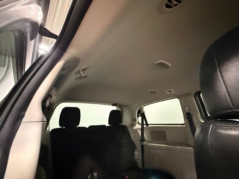 Used 2016 Dodge Grand Caravan SE w/ Quick Order Package 29E SE FWD image 18