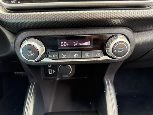 Used 2019 Nissan Kicks SV FWD image 14