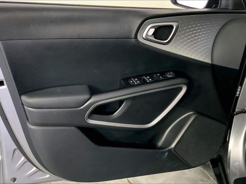 Certified 2025 Kia Soul LX w/ LX Technology Package FWD image 24
