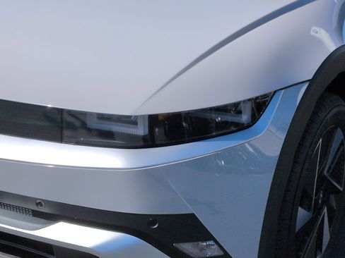 Used 2025 Hyundai Ioniq 5 SE RWD image 6