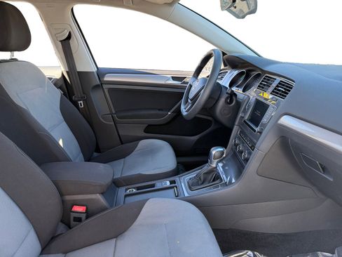 Used 2016 Volkswagen e-Golf SE w/ DC Fast Charging Package image 11