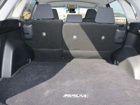 Used 2021 Toyota RAV4 LE w/ Carpet Mat Package (TMS) image 10