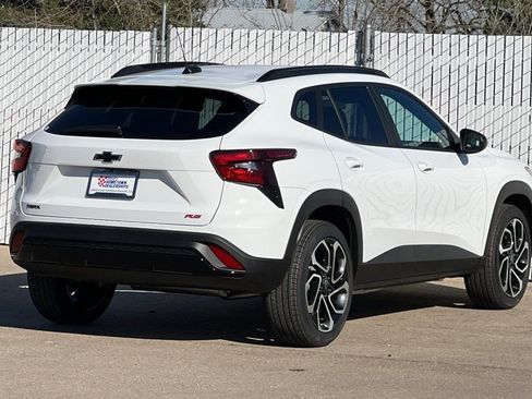 New 2026 Chevrolet Trax RS w/ Sunroof Package FWD image 4