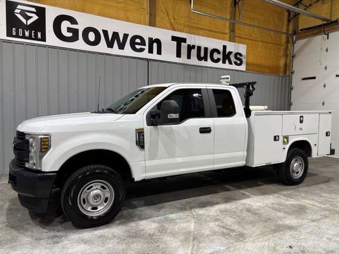 Used 2019 Ford F250 XL w/ Power Equipment Group AWD/4WD image 4