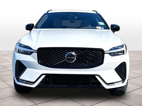 Used 2026 Volvo XC60 B5 Plus w/ Climate Package PRO AWD/4WD image 3