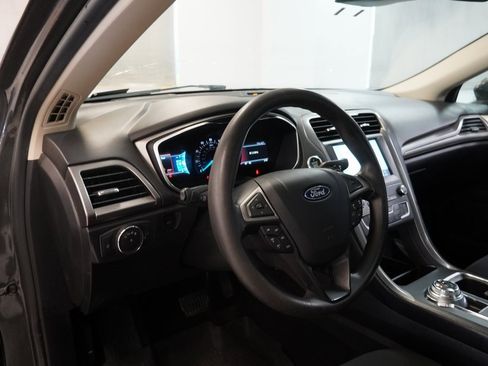 Used 2020 Ford Fusion SE image 7