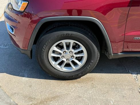 Used 2019 Jeep Grand Cherokee Laredo AWD/4WD image 41