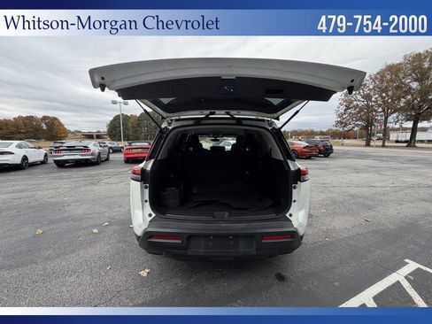 Used 2022 Nissan Pathfinder SV image 34