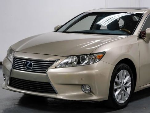 Used 2013 Lexus ES 300h w/ Premium Pkg image 10
