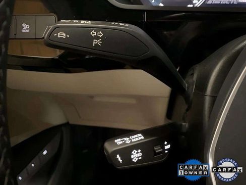 Used 2024 Audi Q8 e-tron Premium image 31