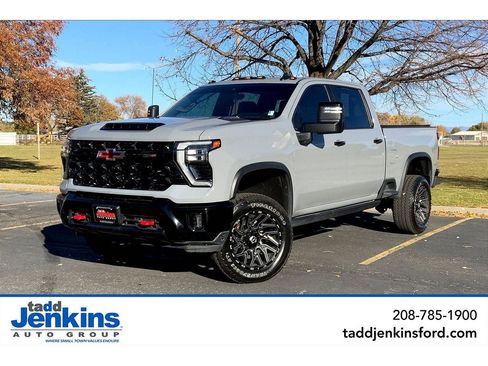 Used 2024 Chevrolet Silverado 2500 ZR2 w/ Technology Package image 1