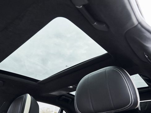 Used 2025 Bentley Flying Spur Plug-In Hybrid image 51