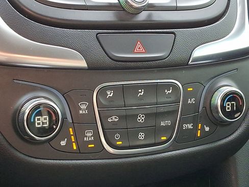 Used 2021 Chevrolet Equinox LT image 14