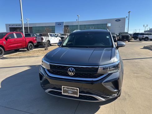 Used 2022 Volkswagen Taos SE image 25