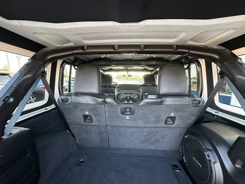 Used 2019 Jeep Wrangler Unlimited Sahara AWD/4WD image 10
