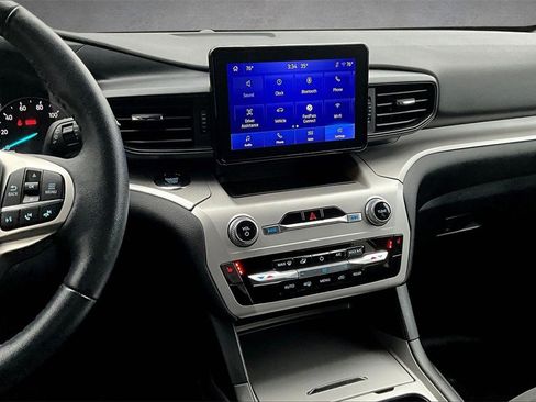 Used 2023 Ford Explorer XLT image 9