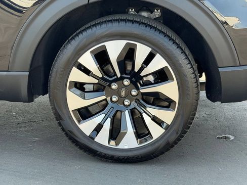 Used 2025 Ford Explorer Platinum w/ LUX Leather Package AWD/4WD image 18