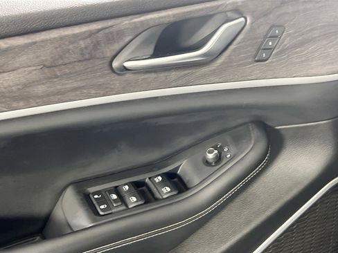 Used 2022 Jeep Grand Cherokee Limited image 18