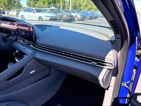 Used 2025 Hyundai Elantra SEL FWD image 26