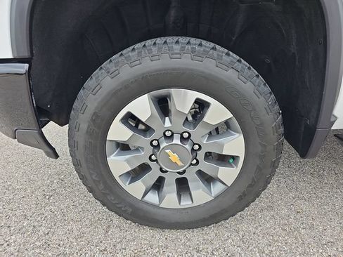 Used 2025 Chevrolet Silverado 2500 Custom w/ Custom Convenience Package AWD/4WD image 32