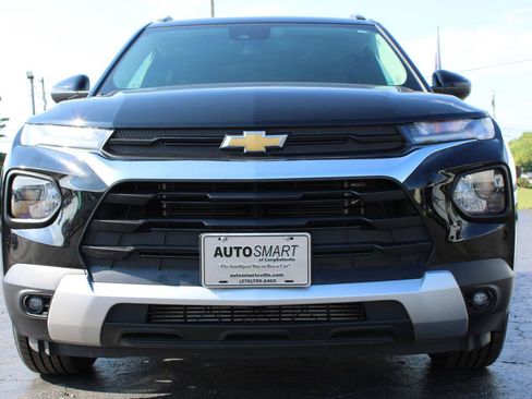 Used 2023 Chevrolet TrailBlazer LT FWD image 2