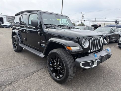 Used 2023 Jeep Wrangler Unlimited Sahara w/ Cold Weather Group AWD/4WD image 8