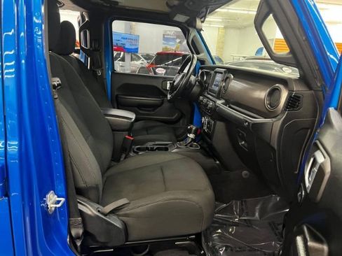 Used 2021 Jeep Gladiator Sport image 12