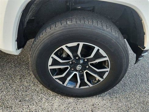 Used 2021 Toyota Tacoma TRD Sport image 16