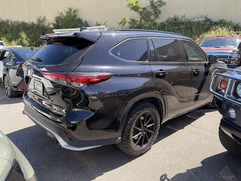 Used 2021 Toyota Highlander XSE AWD/4WD image 3