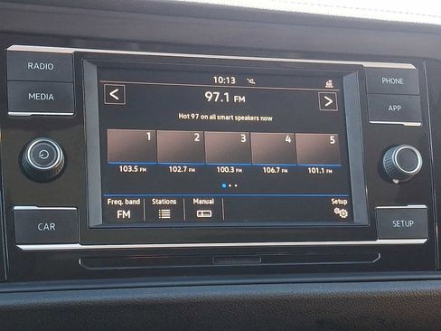 Used 2019 Volkswagen Jetta SE w/ Cold Weather Package image 16