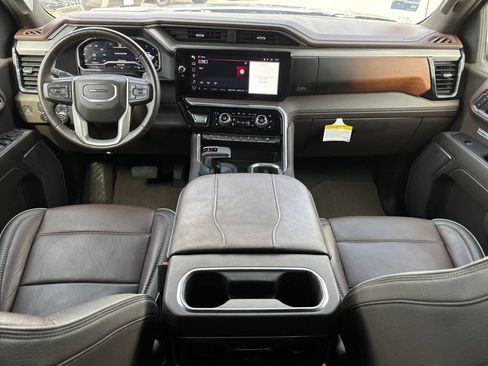 Used 2023 GMC Sierra 1500 Denali w/ Technology Package AWD/4WD image 9