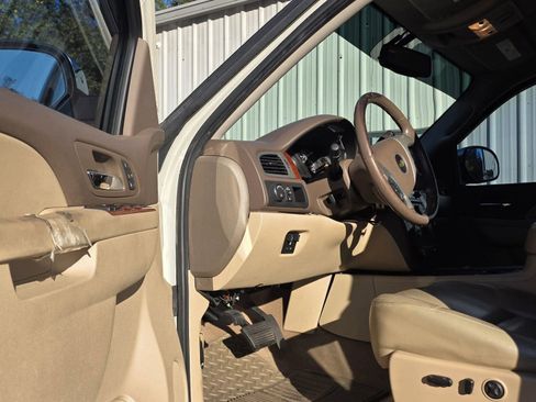 Used 2013 Chevrolet Silverado 1500 LTZ w/ LTZ White Diamond Edition image 10