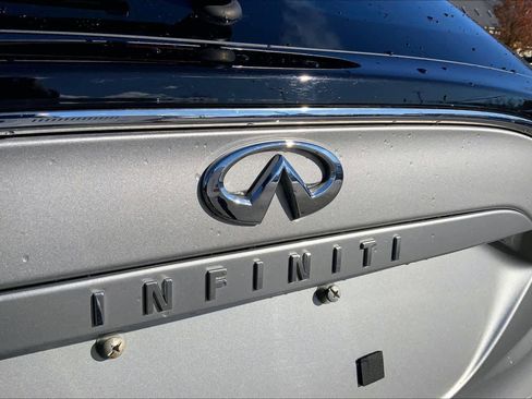 Used 2018 INFINITI QX30 Premium w/ Cargo Package image 32